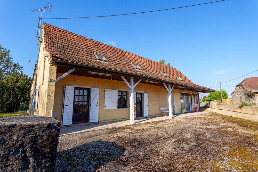 Superbe maison ancienne à vendre à Bantanges - 7 pièces, piscine et grand terrain