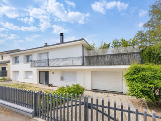  Maison à louer 8 pièces 200 m²