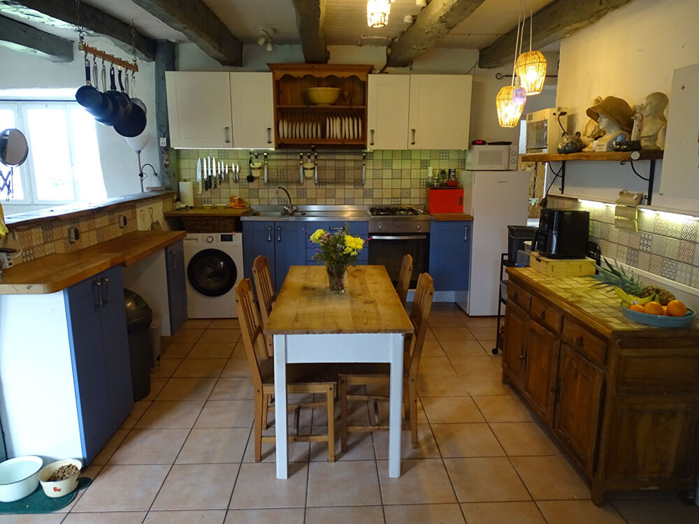 Vente Maison CÔTES-D'ARMOR. Maison individuelle en pierre de 2 chambres, située à la campagne,  le village de Kergrist-Moëlou Kergrist moelou