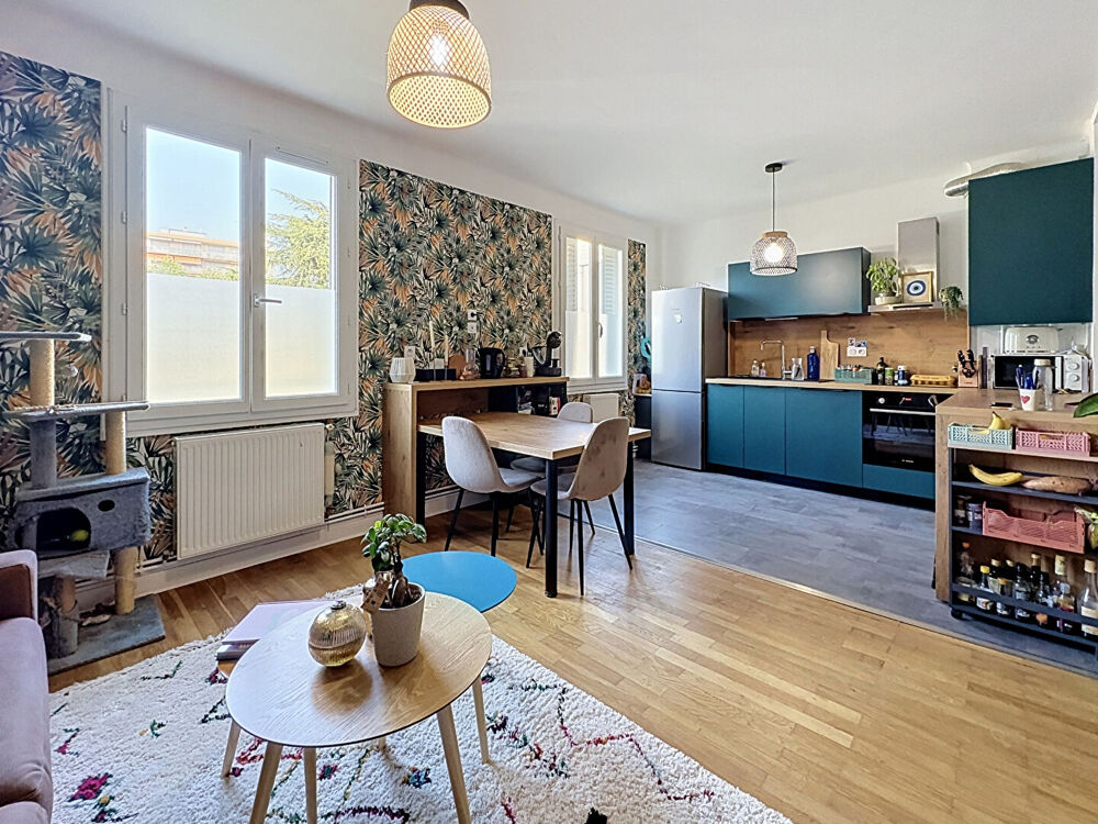 Vente Appartement Appartement LYON 8, T2 traversant en très bon état entièrement au calme avec garage et cave Lyon 8