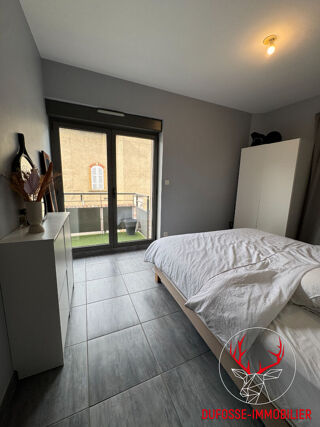  Appartement à louer 4 pièces 100 m²