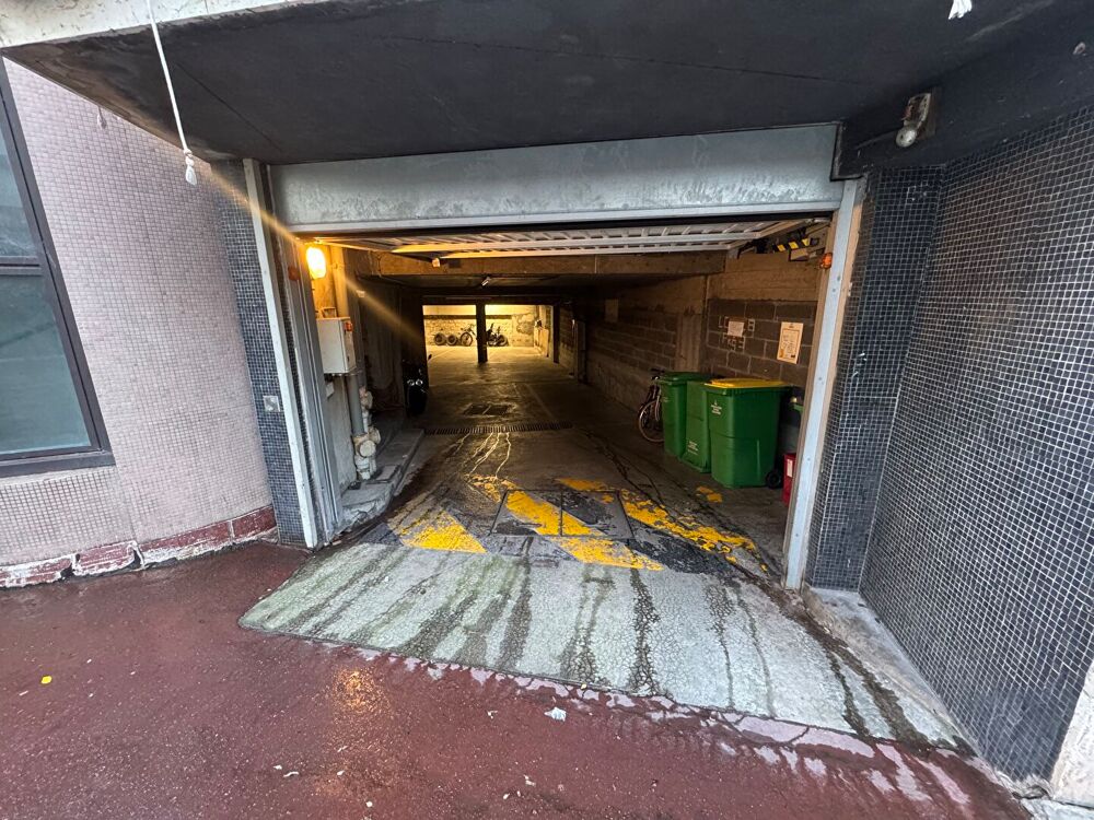 Vente Parking/Garage Parking en sous-sol - petite citadine ou deux roues Paris 12