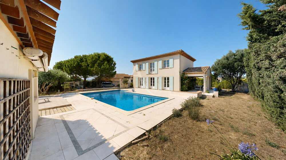 Maison familiale 4 chambres avec piscine, terrain de 904 m² sans vis-à-vis
