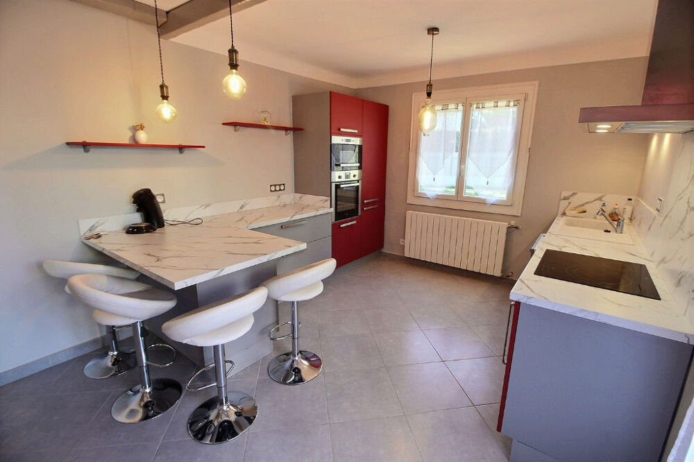 Vente Maison CABESTANY - VILLA 3 FACES DE TYPE F6/7 AU CENTRE SUR TERRAIN PISCINABLE. Cabestany