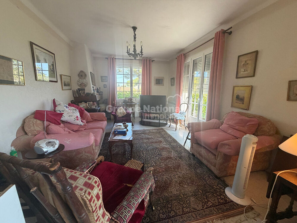 Langlade Villa 3 ch + grande salle sur 1323m2 de terrain avec piscine et garage