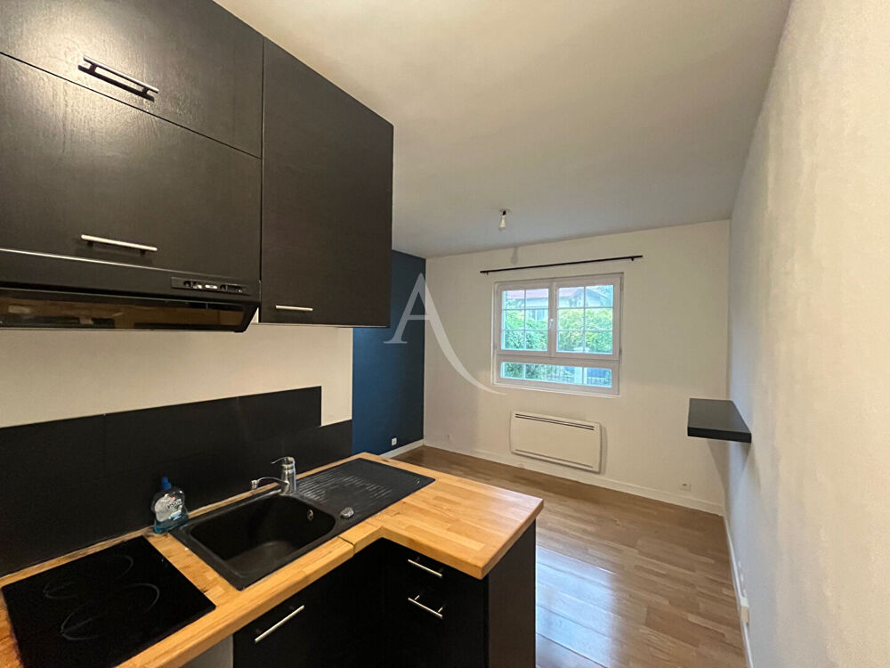 Location Appartement Appartement Crosne  1 pièce(s) 17 m2 CAVE ET PARKING Crosne