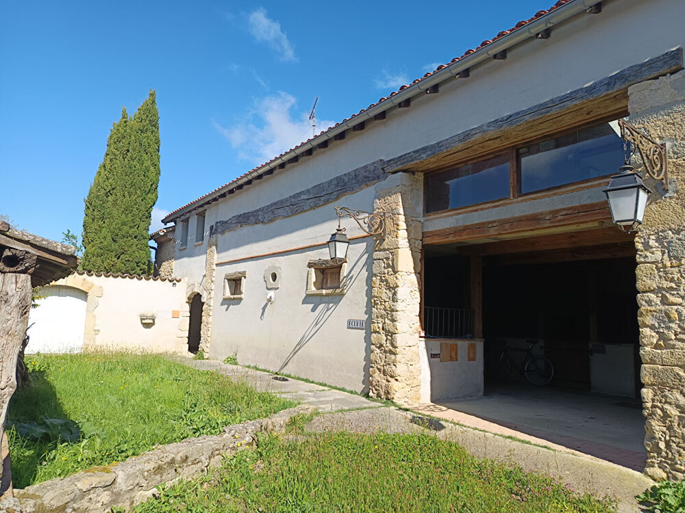 Domaine de 8,7 ha avec habitation, gîte, salle de réception et installations équestres
