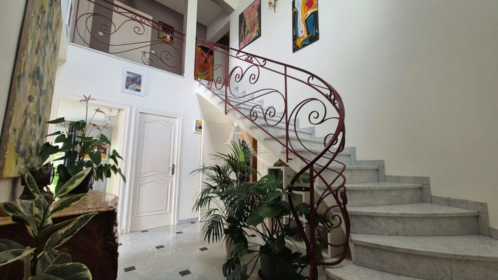 Vente Maison BALARUC-LES-BAINS ? MAISON FAMILIALE DE 178 M² AVEC GARAGE, FORAGE ET FORT POTENTIEL EN CENTRE-VILLE Balaruc les bains