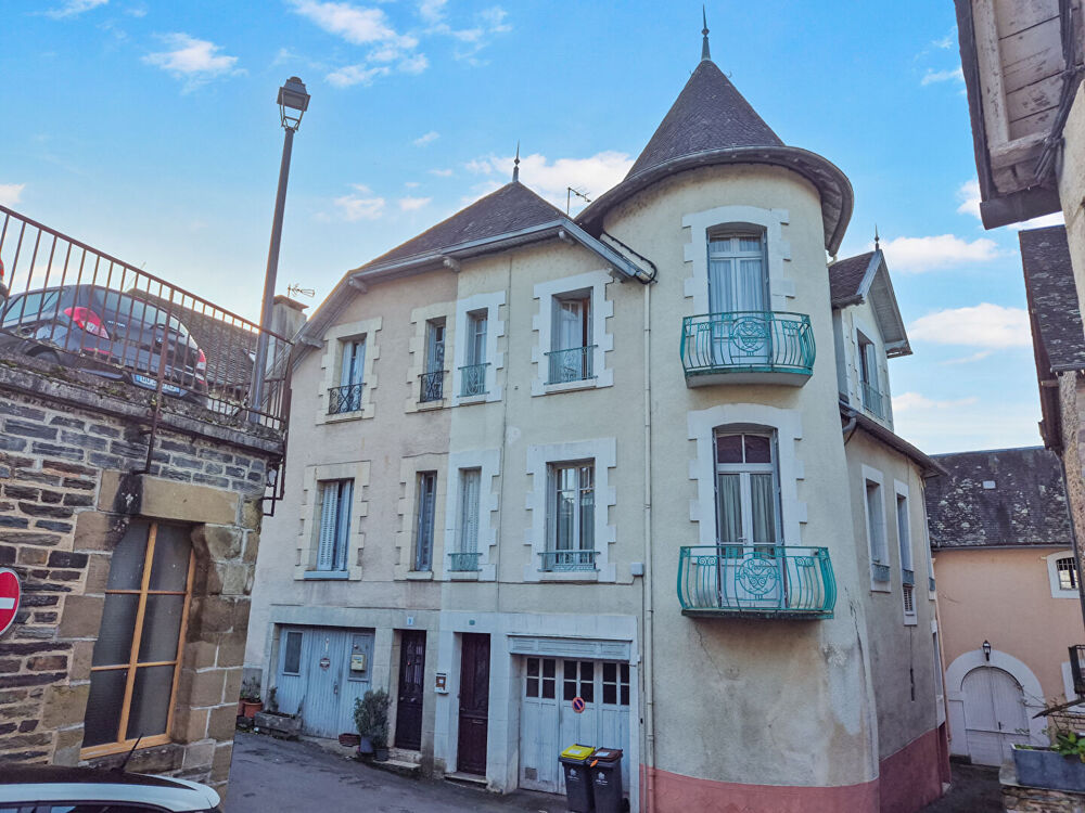CORREZE. ALLASSAC. Maison en pierre du 17ème siècle avec 3 chambres et garage.