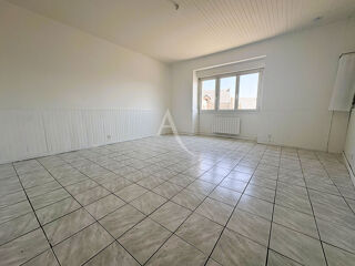  Appartement à louer 4 pièces 79 m²