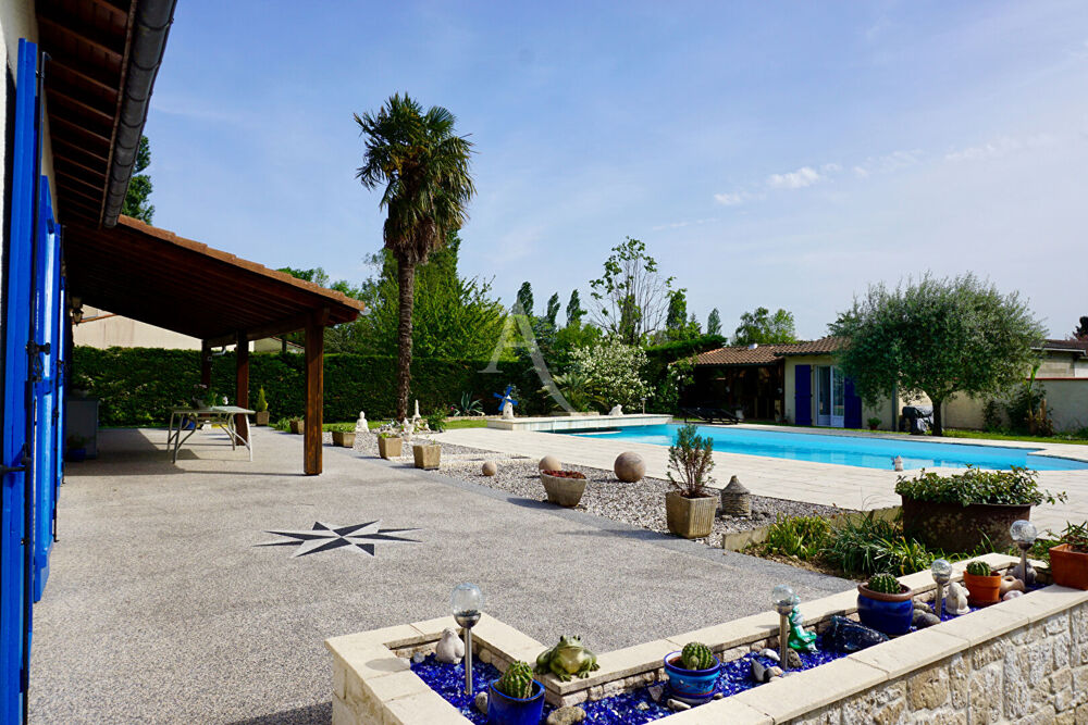 Propriété familiale avec piscine et dépendances - FONTCOUVERTE
