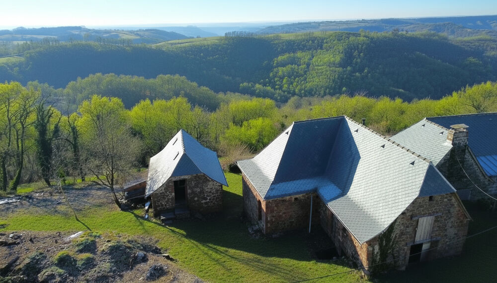 Ensemble en pierre, à rénover avec terrain certifié AB VILLECOMTAL