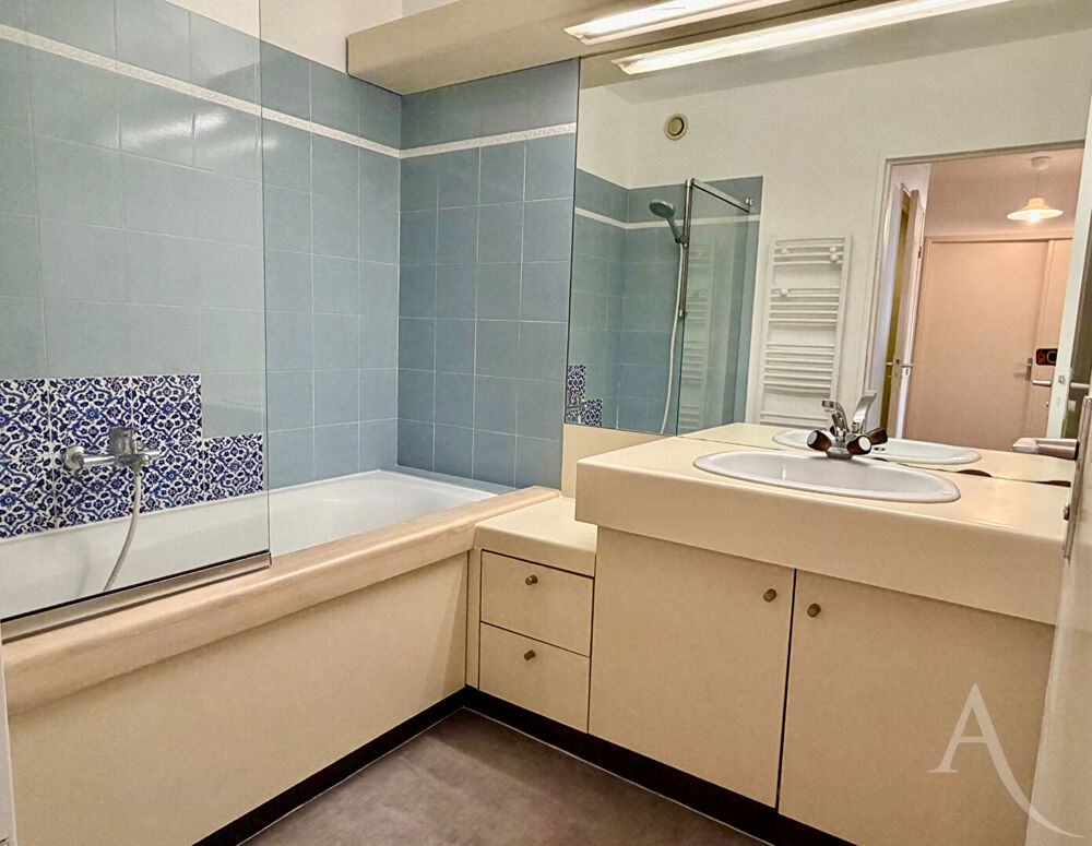 Appartement Chaville 2 pièce(s) 45 m2 proche gare Chaville rive gauche parking cave terrasse