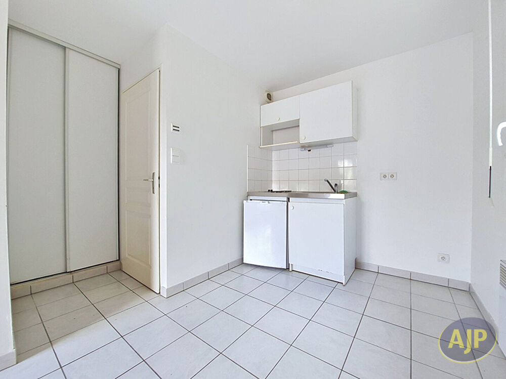 Vente Maison À vendre, Maison avec mezzanine et terrasse, Bourg-sous-la-Roche La roche sur yon