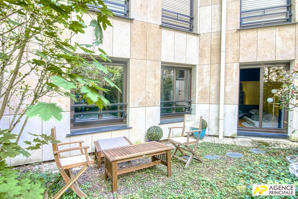 Vente Appartement Versailles Clagny Appartement 5 pièces 117.05 m² carrez en rez-de-jardin avec terrasse privative, cave et parking Versailles