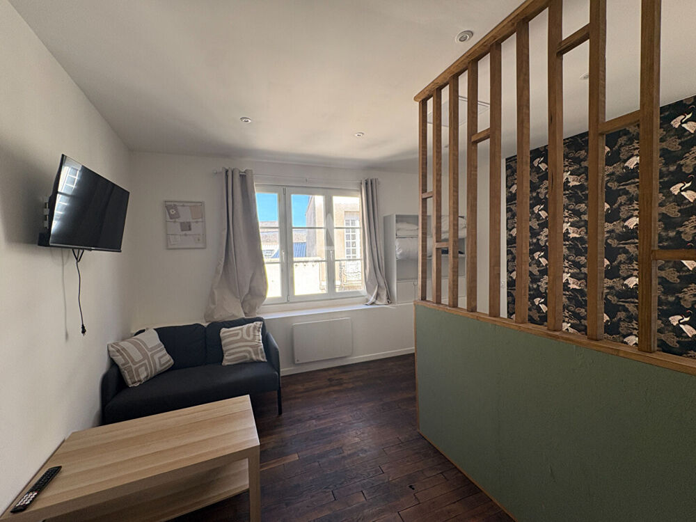 APPARTEMENT MEUBLE - CENTRE-VILLE - CHATEAU-GONTIER