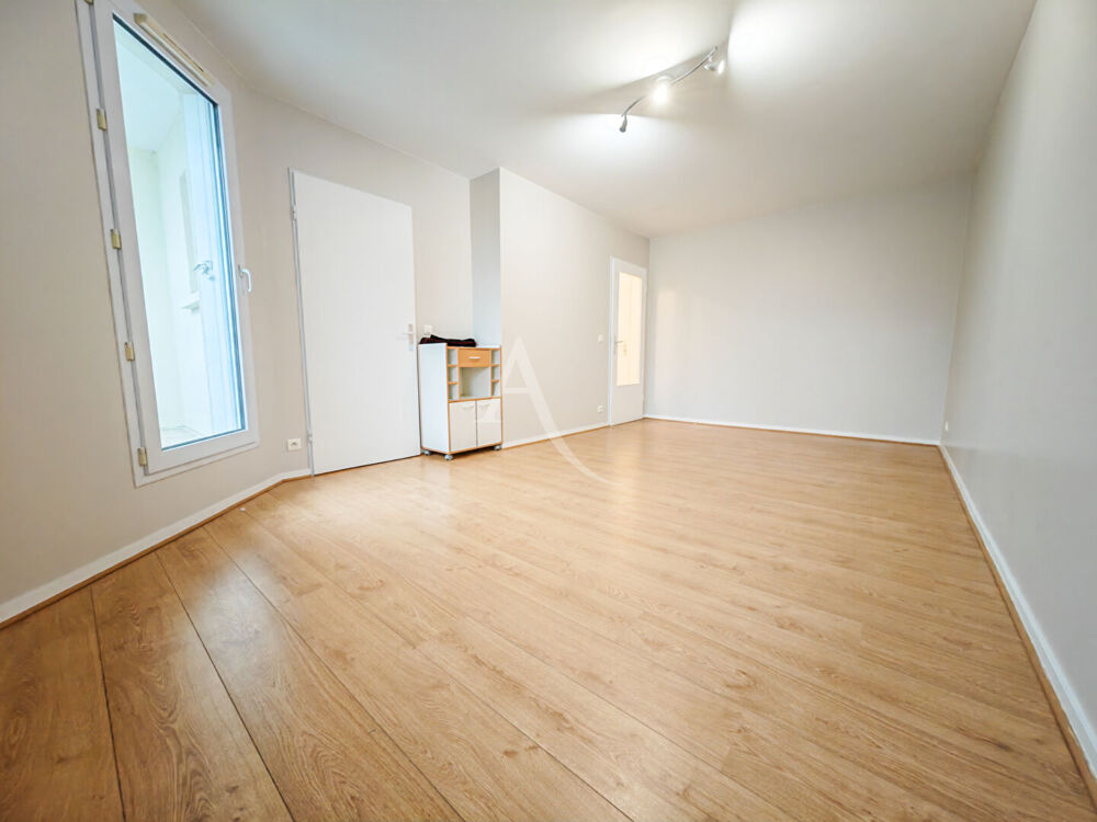 STUDIO 25m² RÉNOVÉ + BALCON + PARKING - JOUY LE MOUTIER