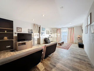  Maison  vendre 9 pices 241 m