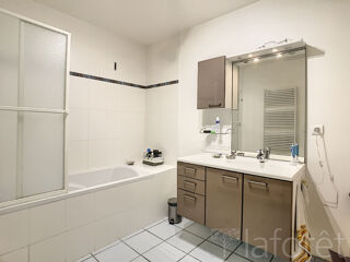  Appartement à louer 5 pièces 143 m²