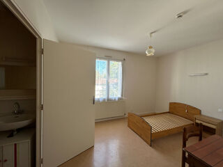  Immeuble à vendre 15 + pièces 1153 m²