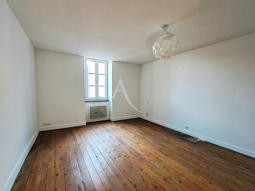 Charmante maison de bourg à MOUCHAMPS de 78m² environ !