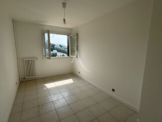  Appartement à louer 4 pièces 69 m²