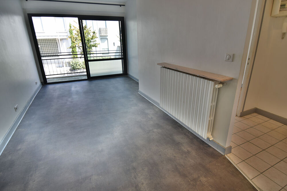 Appartement F2 avec caves et balcons