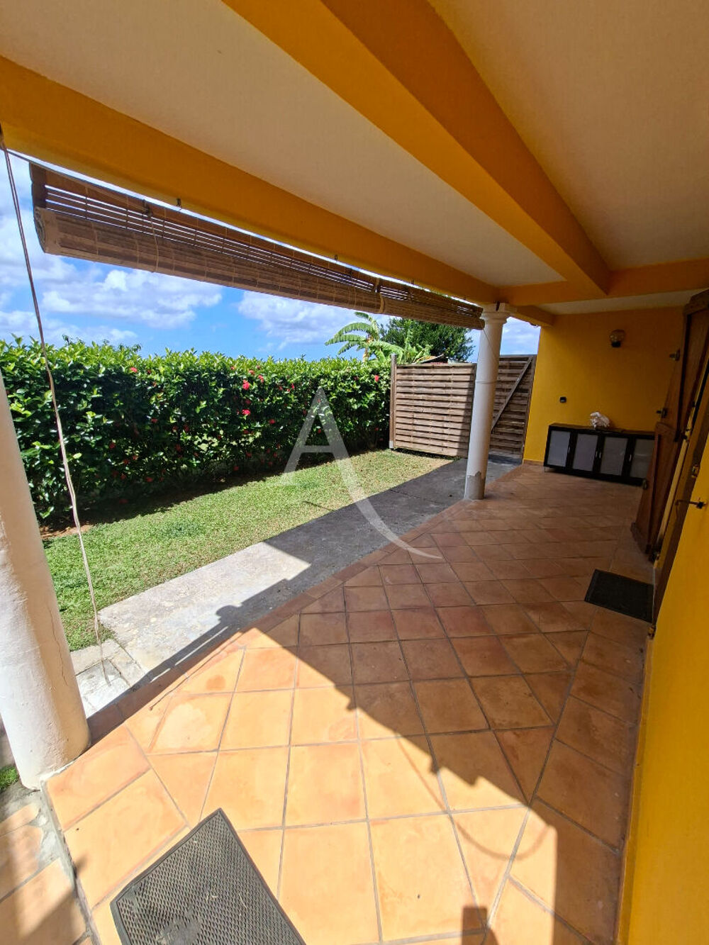 Location - Ducos : Bas de Villa F3 Meublé avec Joli Jardin Privatif