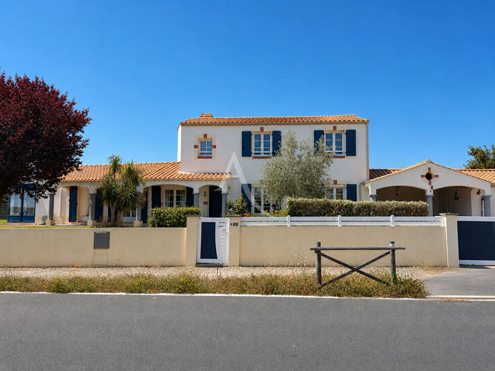 Maison étage 4 chambres avec piscine sur GIVRAND