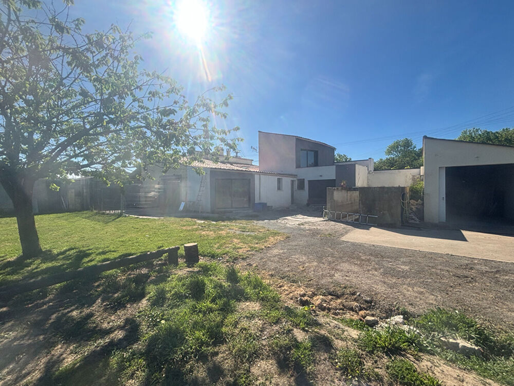 Maison 9 pièces 204 m² · à Tonnay Charente · 204 m² · 357 000 €