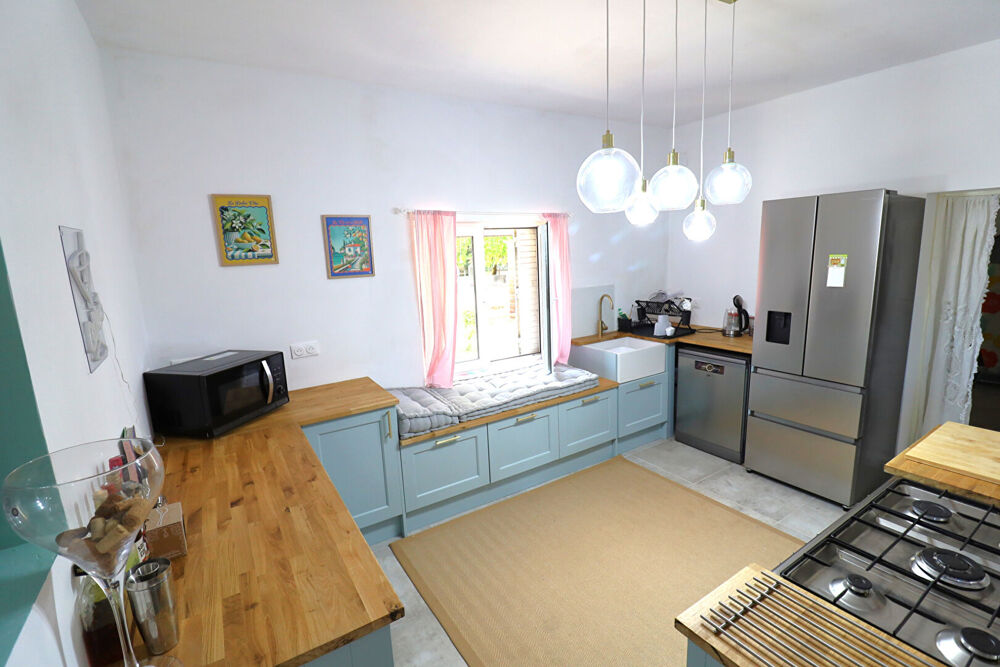 Baisse de prix - Superbe grande maison de village avec dépendances et grand jardin