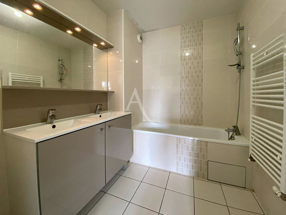 Location Appartement Bordeaux Chartrons  T3 60 m2 avec loggia et place de parking Bordeaux
