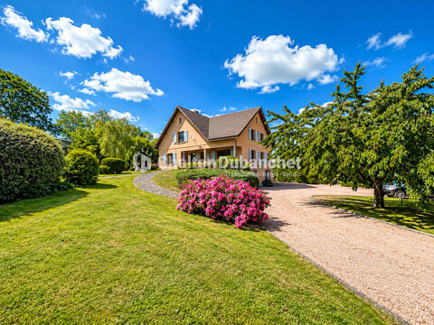   MONTAIGUET EN FOREZ - Maison de 330 m² sur  35000 m² de terrain et deux étangs Maison - 6 pièce(s) - 330 m²