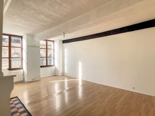  Appartement à louer 3 pièces 97 m²