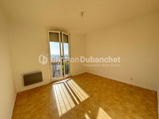  Appartement à louer 4 pièces 74 m²