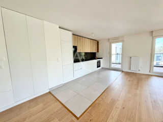  Appartement à louer 5 pièces 117 m²