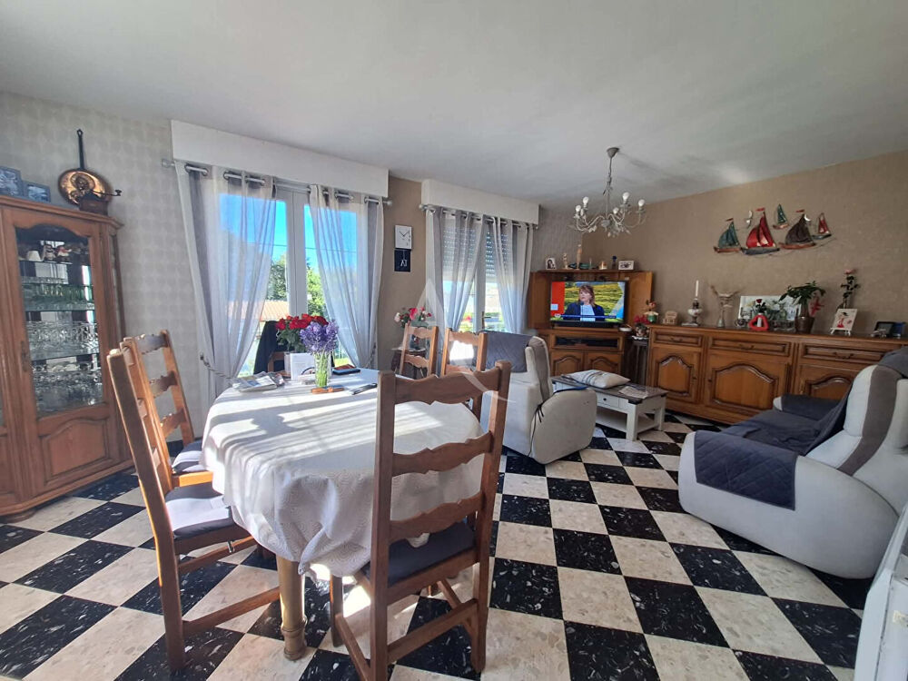 Rue, Maison sur sous-sol complet 4 chambres.