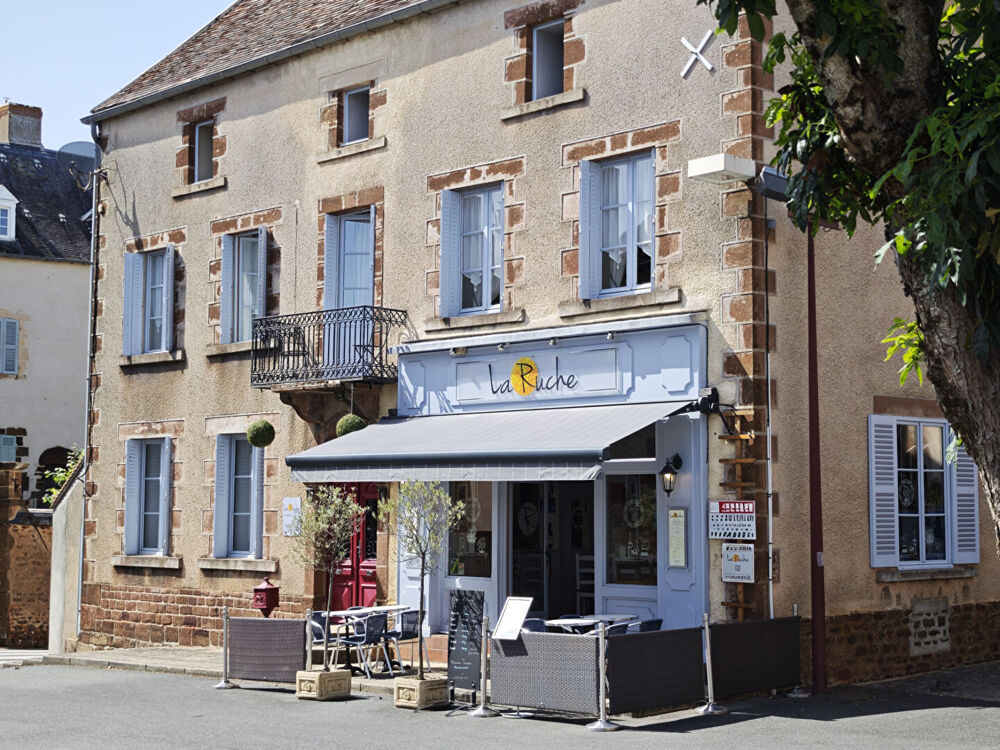 INDRE - Superbe chambre d'hôtes avec café, 7 chambres, appartement indépendant pour les propriétaires, dépendances, grand jardin