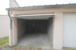  Parking / Garage à louer 1 pièce 16 m²