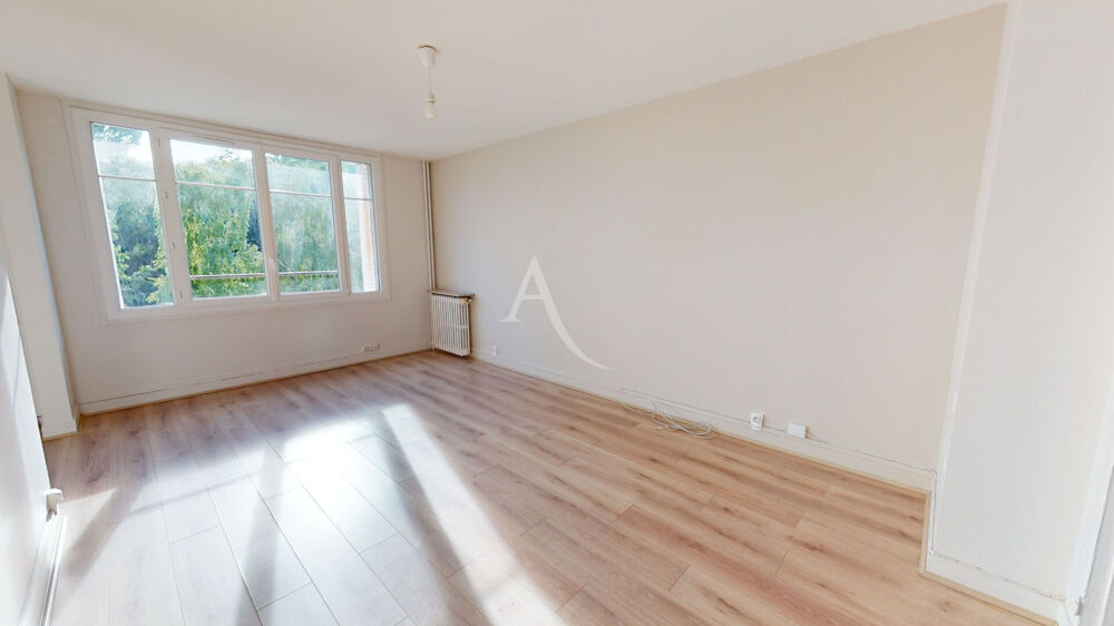 Location Appartement 419  (Appartement A louer) : Appartement BOUGIVAL 4 pièce(s)  72,15m2 - 1 452.42   CC Bougival