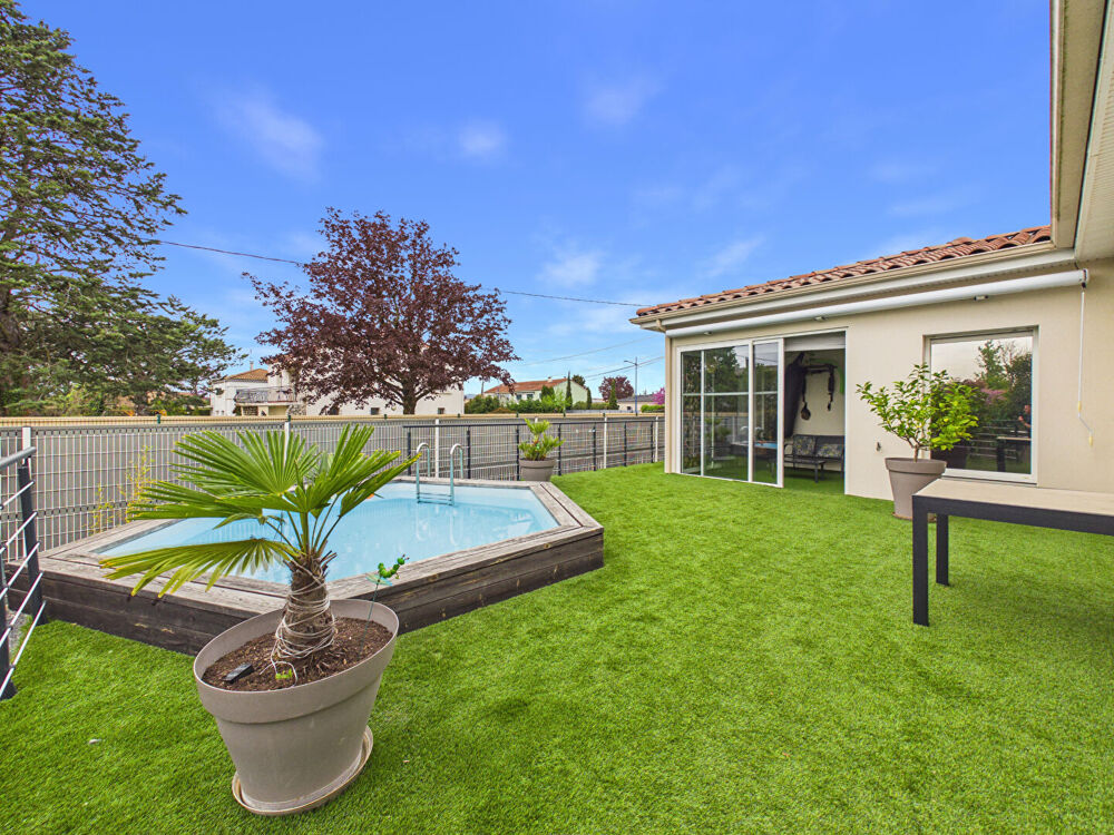 Maison récente plain pied de 106 m2 avec piscine et garage
