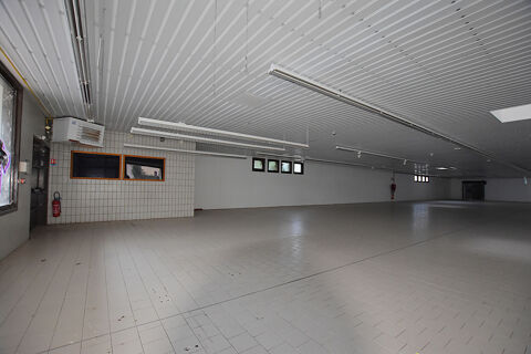   LOCAL COMMERCIAL PLEIN CENTRE : 