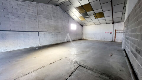 ENTREPOT ZONE PRISEE A TREBES AVEC PARKING 1000 11800 Trebes