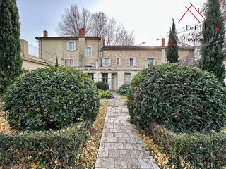  Villa  vendre 15 + pices 768 m