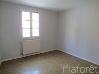  Appartement à louer 4 pièces 96 m²