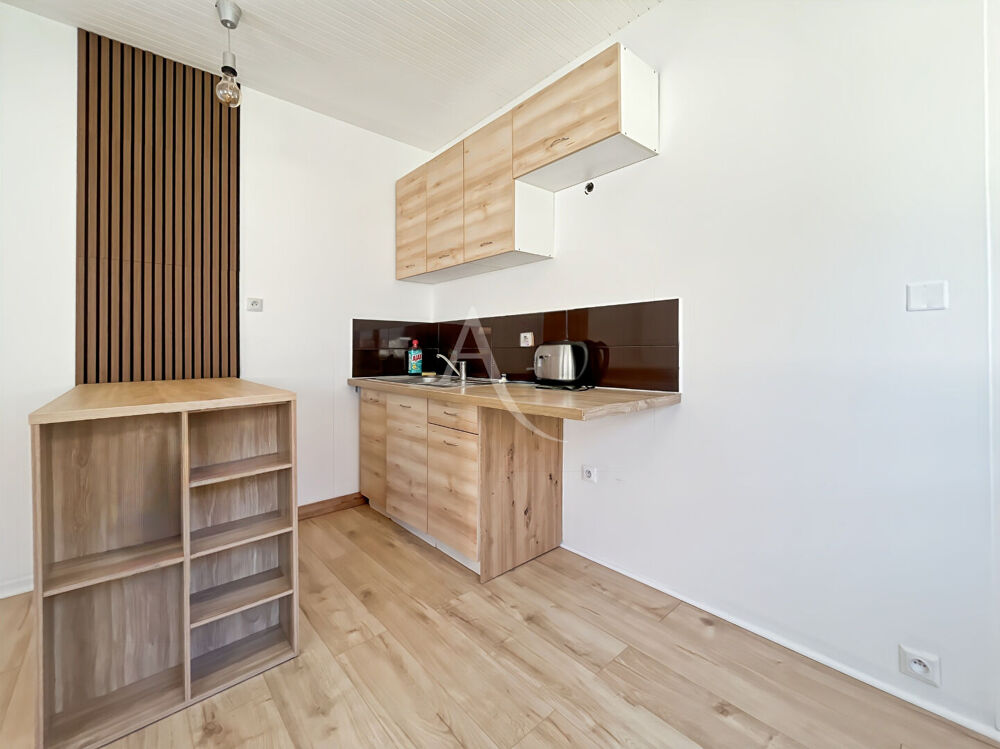 Maison en centre bourg avec toutes commodités à pied.