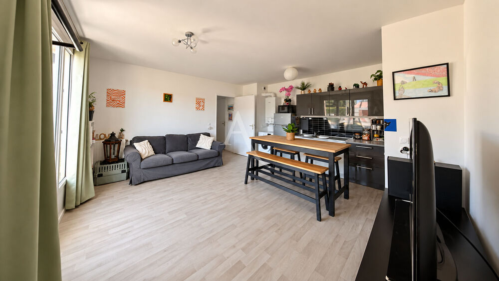 Appartement Villenoy proche gare - F2 - balcon et place de stationnement - dernier étage.
