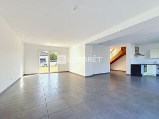  Appartement à louer 4 pièces 125 m²