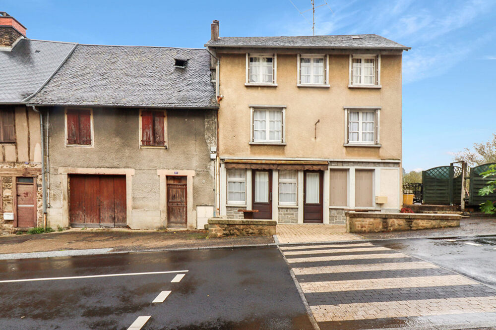 Vente Maison CORREZE. Uzerche. Maison en pierre avec 5 chambres, une deuxième maison à rénover, grande terrasse, bois et grand parking. Uzerche