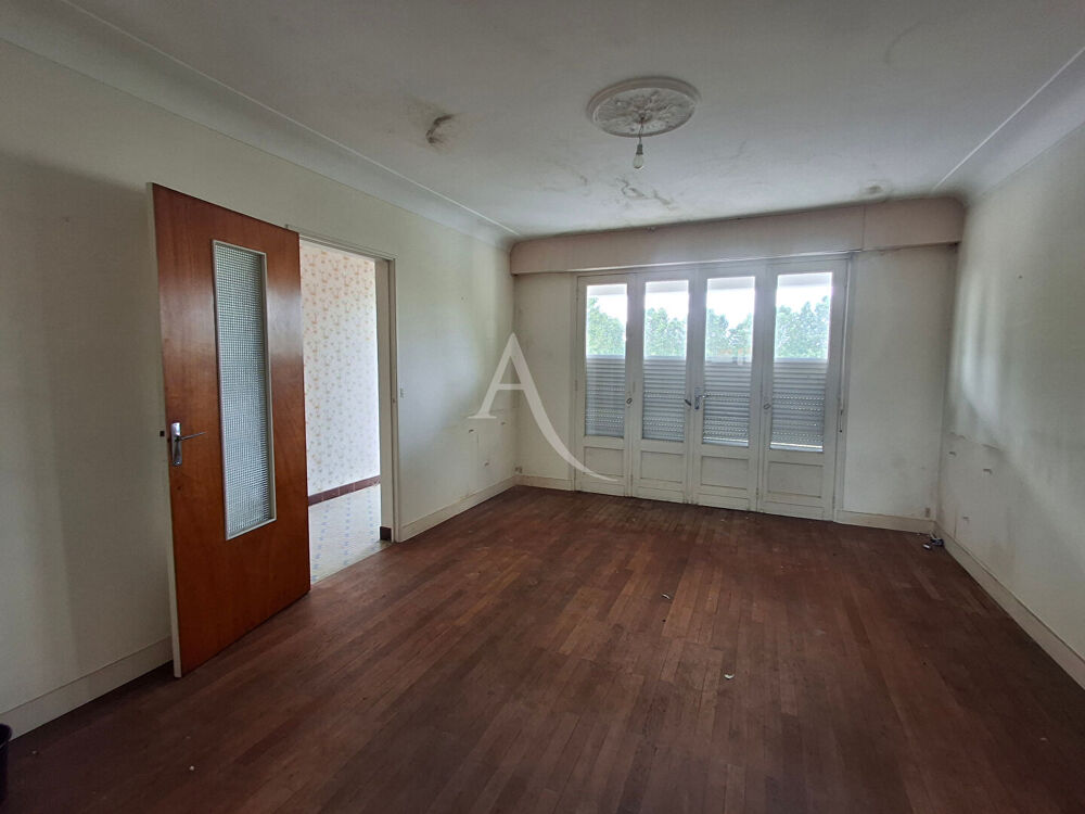 Maison à rénover Saintes 4 pièces 80 m2 avec dépendances.